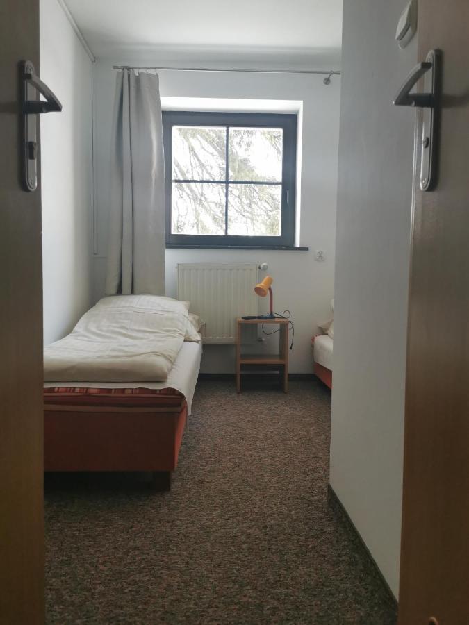 Straszny Dwor Hotel Duszniki Zdroj Bilik gambar