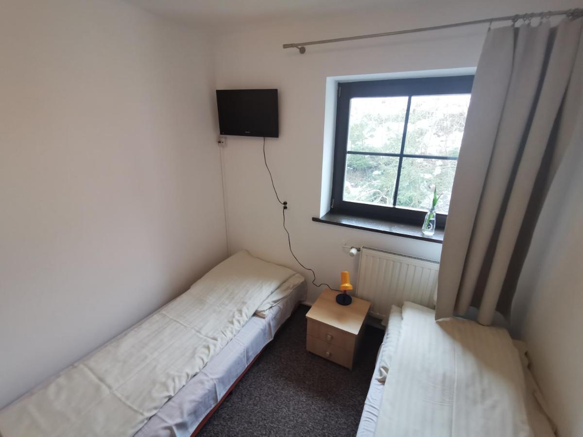 Straszny Dwor Hotel Duszniki Zdroj Bilik gambar