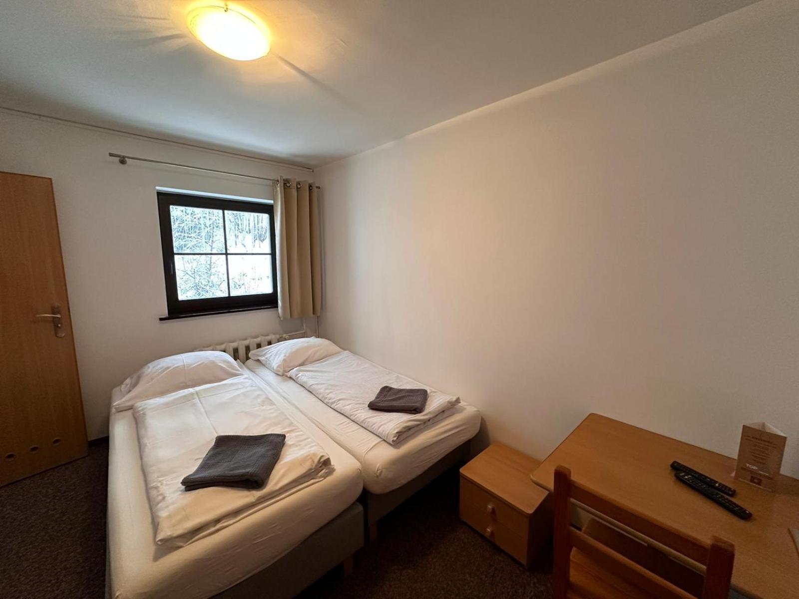 Straszny Dwor Hotel Duszniki Zdroj Bilik gambar