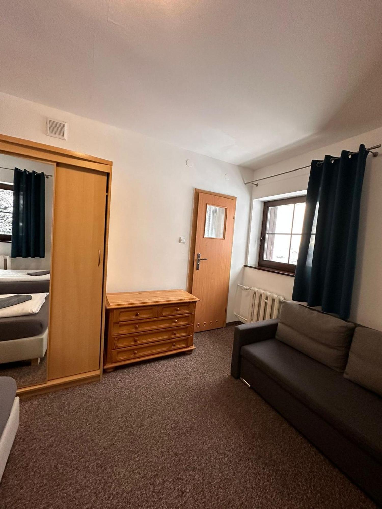 Straszny Dwor Hotel Duszniki Zdroj Bilik gambar