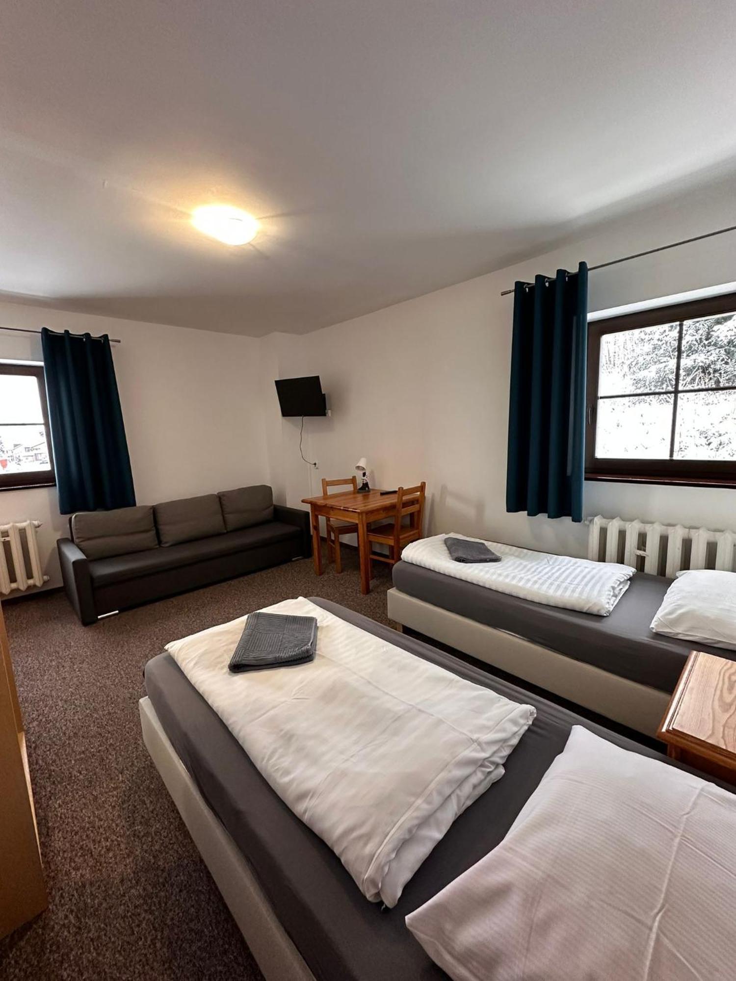 Straszny Dwor Hotel Duszniki Zdroj Bilik gambar
