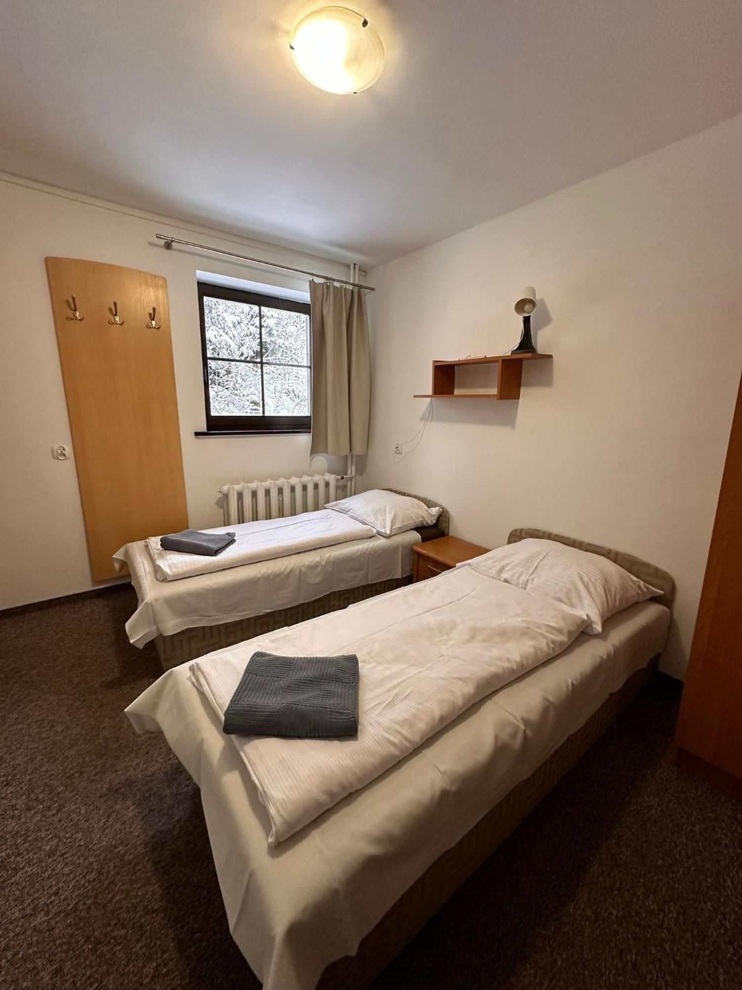 Straszny Dwor Hotel Duszniki Zdroj Bilik gambar