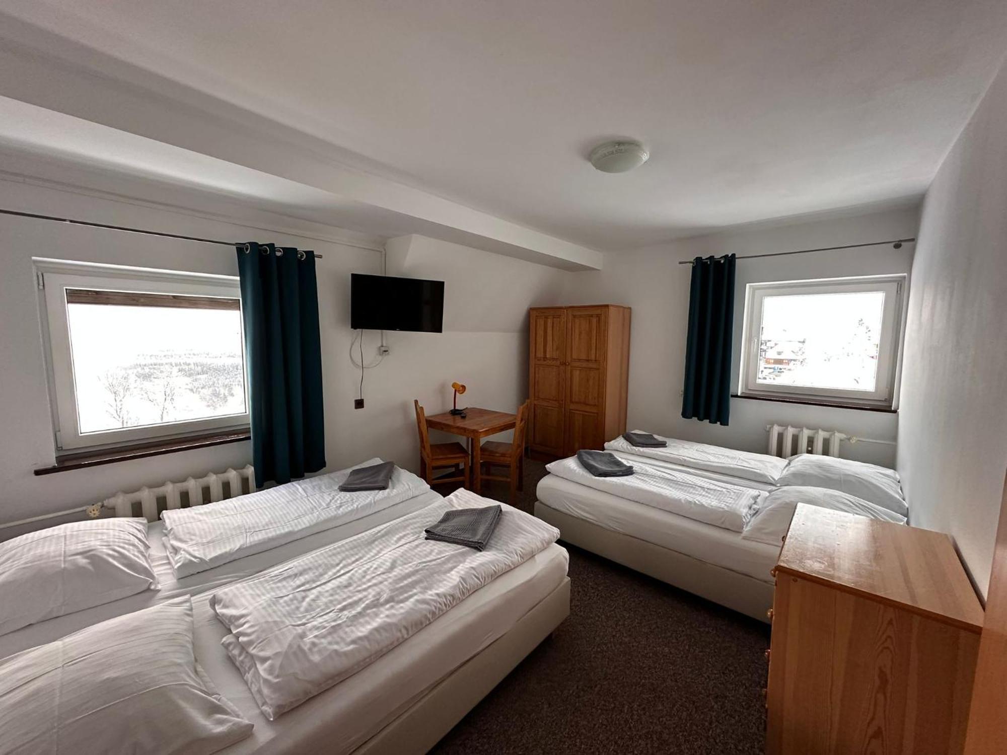 Straszny Dwor Hotel Duszniki Zdroj Bilik gambar