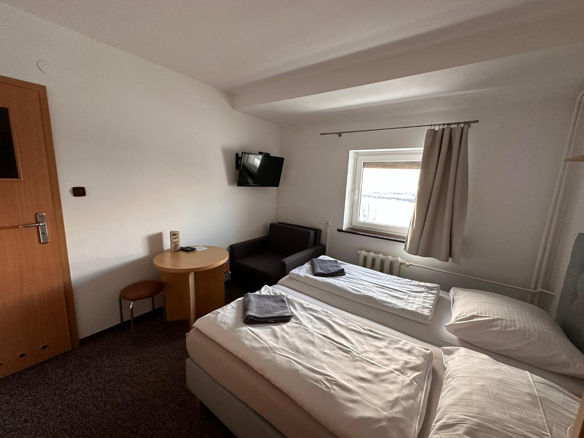 Straszny Dwor Hotel Duszniki Zdroj Bilik gambar