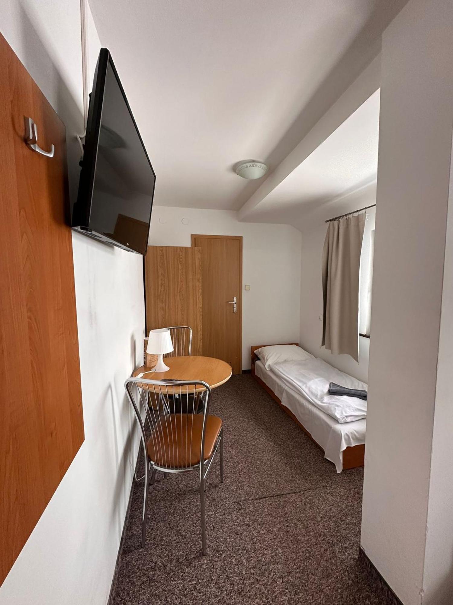 Straszny Dwor Hotel Duszniki Zdroj Bilik gambar